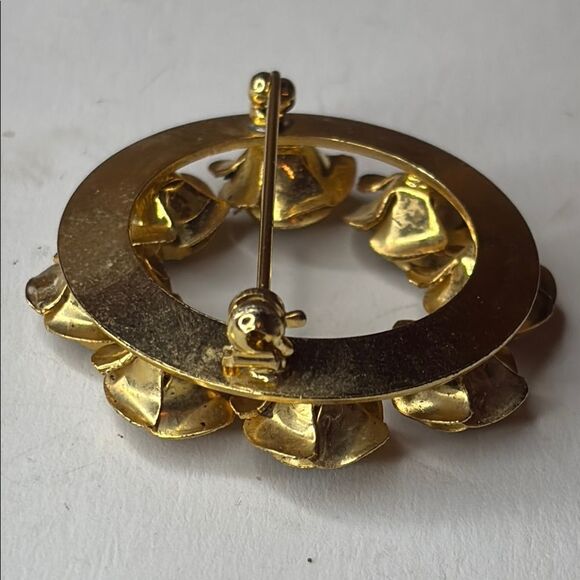 Vintage Gold Tone Textured Rose Circular Wreath Brooch 1950s/1960s - Picture 3 of 4